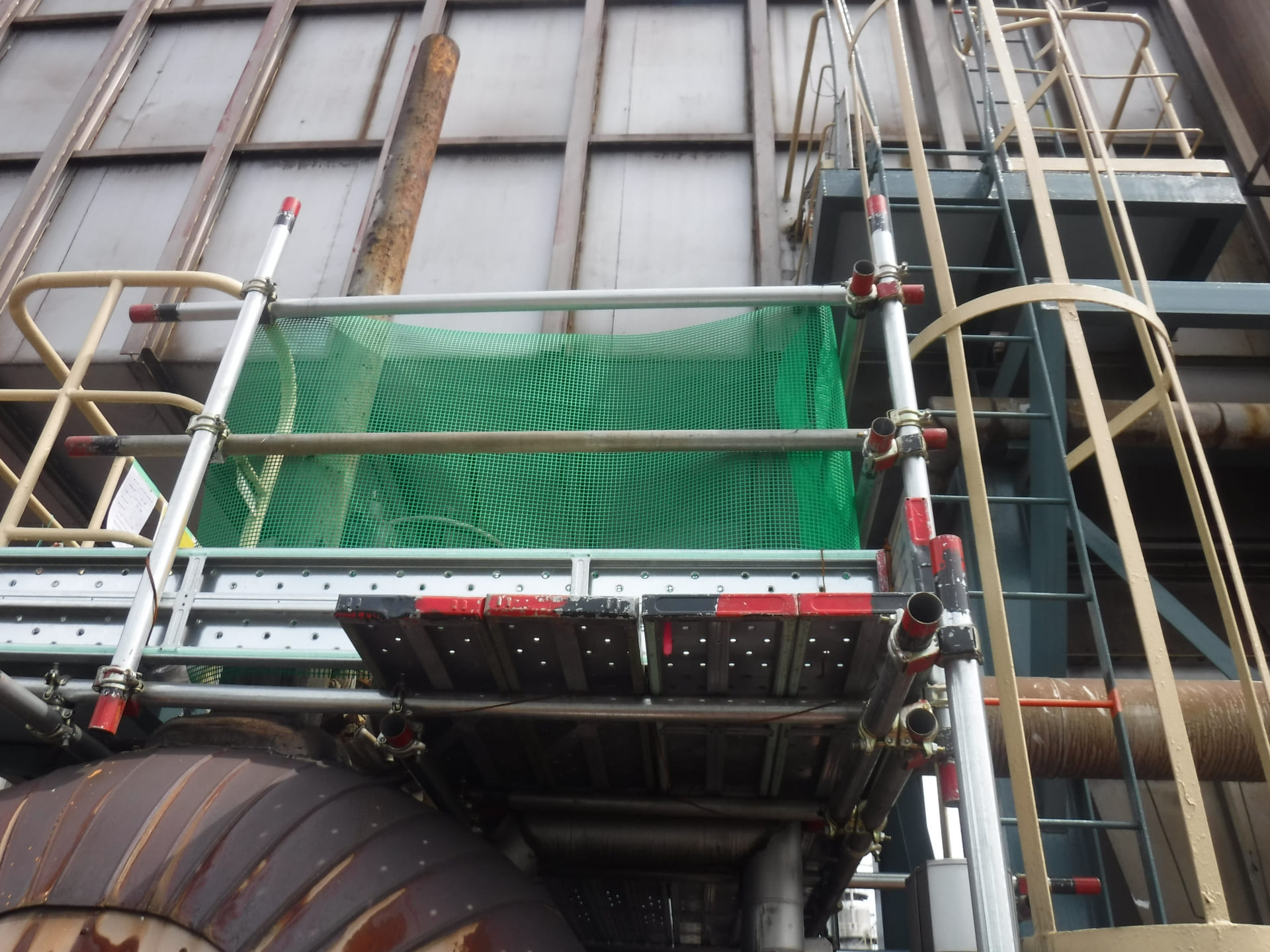 荷取りステージの設置・運用時のポイント