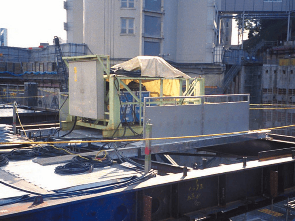 【関連製品】マルチ伸縮荷取ステージ